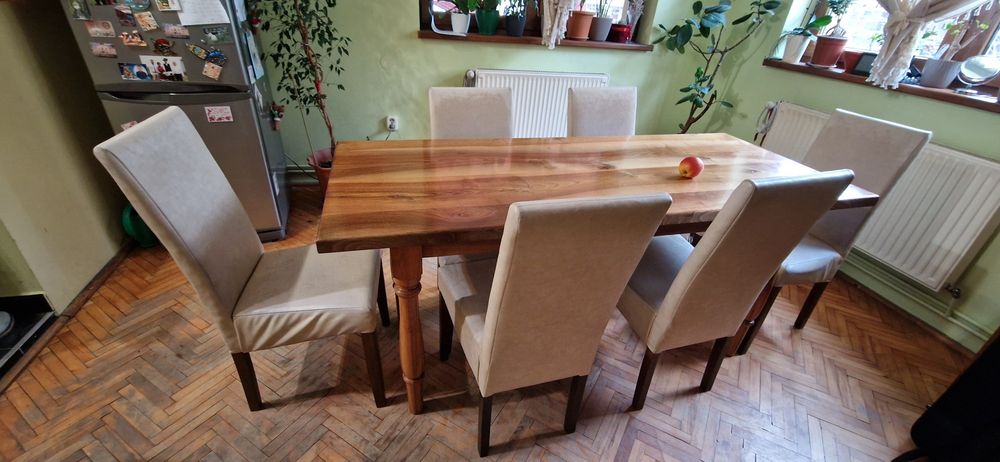 Scaune din lemn  masiv