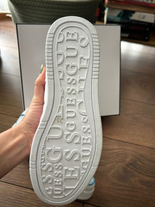 Guess чисто нови обувки