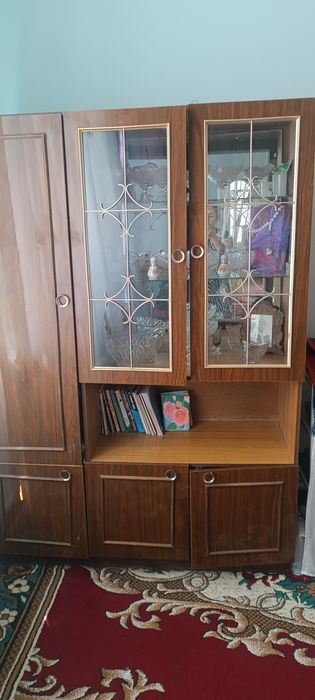 Yog'ochdan qilingan shkaf