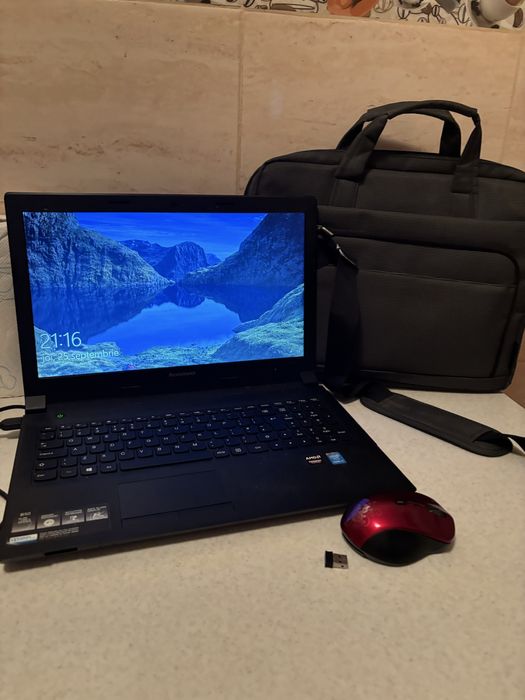 Laptop Lenovo cadou geanta pentru laptop
