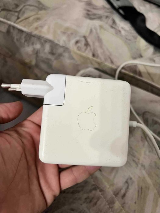 лаптоп Macbook pro