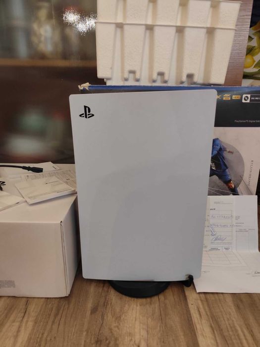 PS5 Digital Като Нова, много запазена