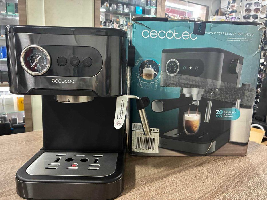 Кафемашина Cecotec 20 Pro Latte, 1,5 л, 20 бара, с контейнер за мляко 550 мл
