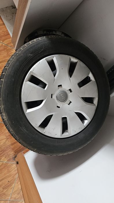 3 jante audi cu anvelope foarte bune + capace  . 225 55 r16