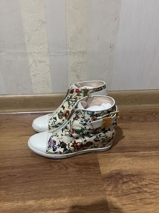 Продам женскую обувь