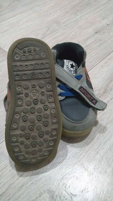 Продам детскую обувь