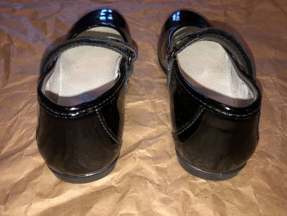 Pantofi noi din piele naturala lacuita pt fete