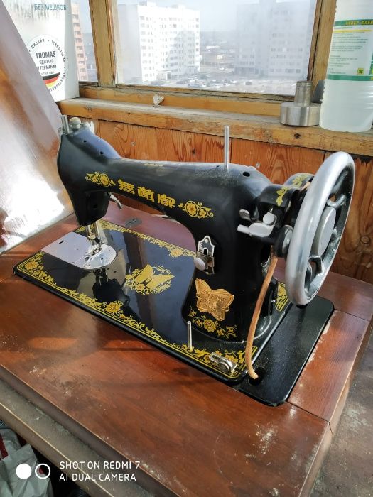 Продам швейную машинку