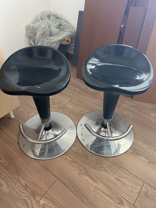 scaune de bar reglabile pe inaltime si care se roteac 360