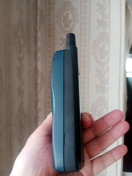 Спутниковый телефон Thuraya Hughes 7100. Для коллекции.