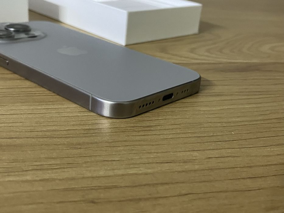 Бартер като нов iPhone 15 pro 256gb natural 88%