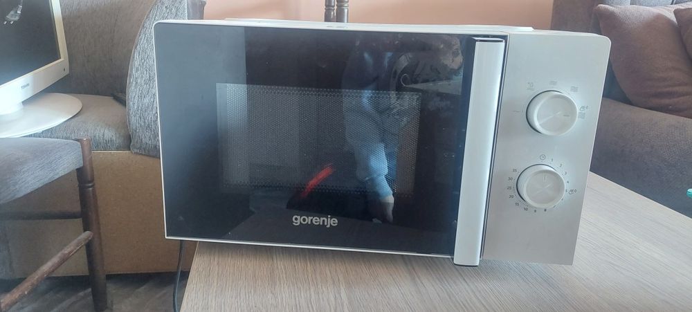 Продавам мебели и електроуред