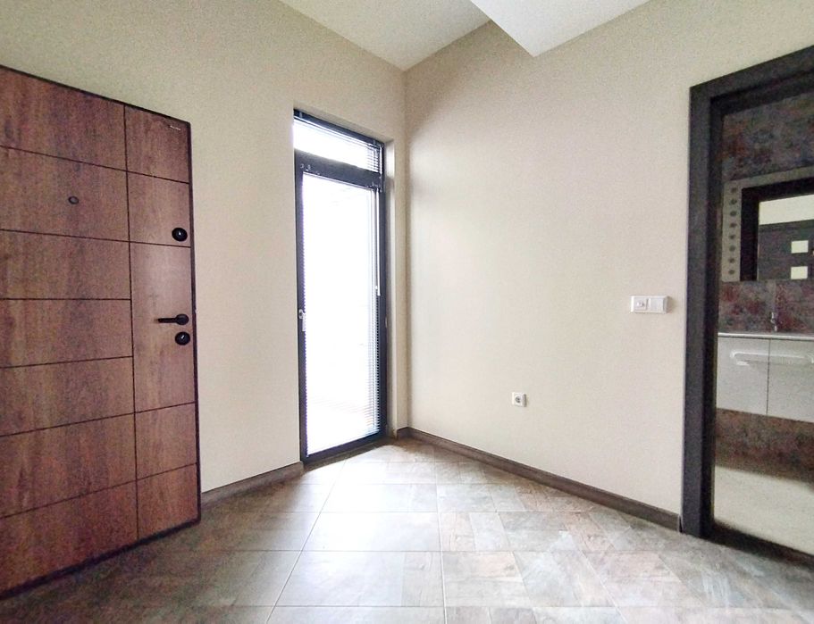 Дава се под наем Офис в Перник, Изток - 78 кв.м за 612 € - Снимка #4