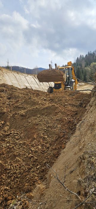 Inchiriez buldoexcavator  JCB 3CX model nou 2020, cu Picon Silented.