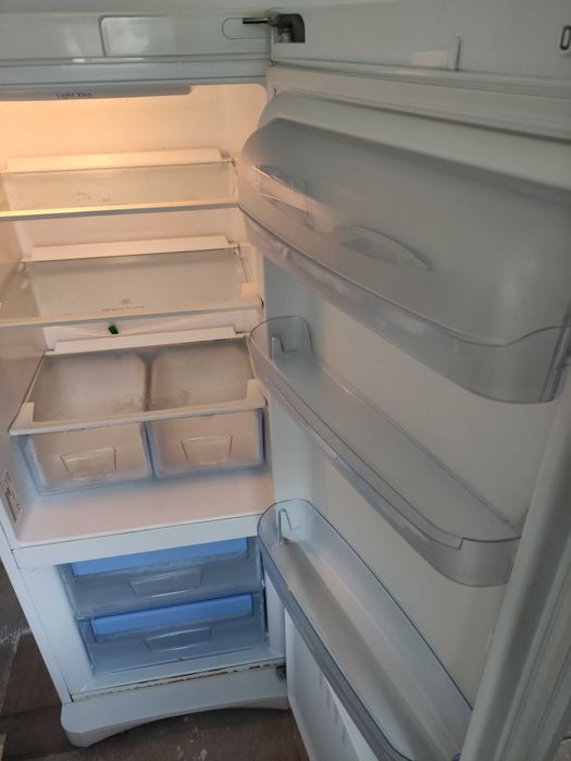 Indesit Хладилник Бял