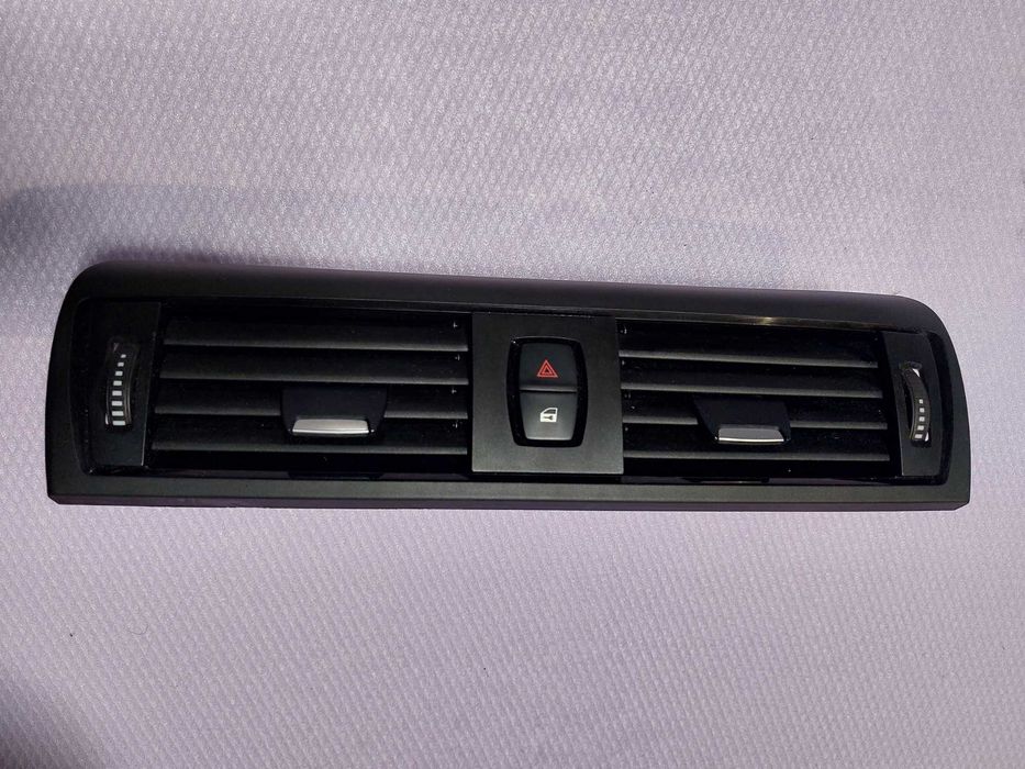 Grila centrala ventilatie aer BMW F20 F21 F22 F23 Cod 9205357
