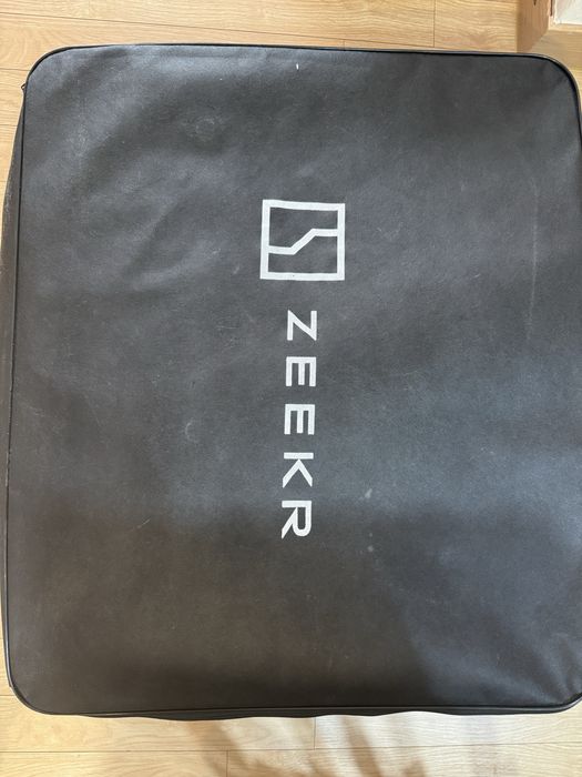Продам полики Zeekr