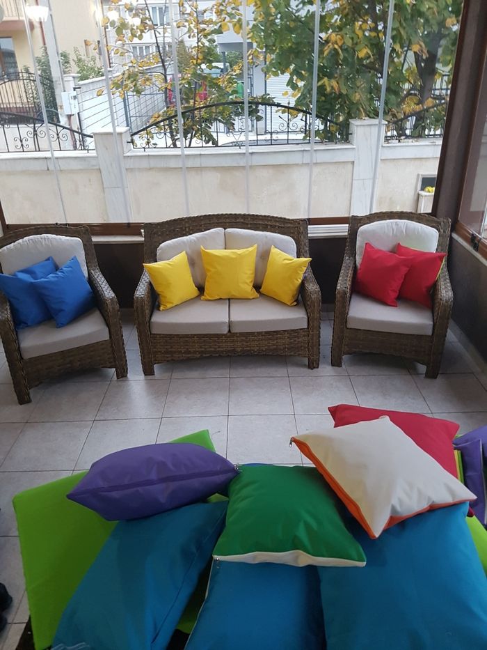 Dezactivate: Perne Decorative! Saltele și perne mobilier terase, saltele  șezlonguri Mangalia • OLX.ro