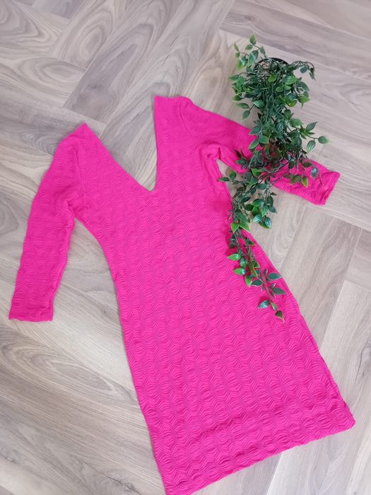 Rochie roz, H&M, impecabilă.