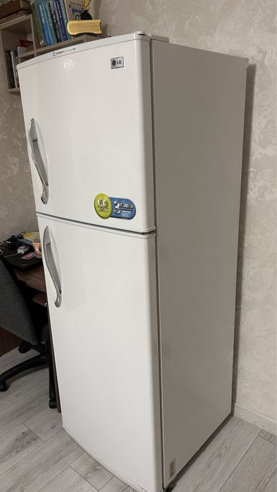 Холодильник LG.