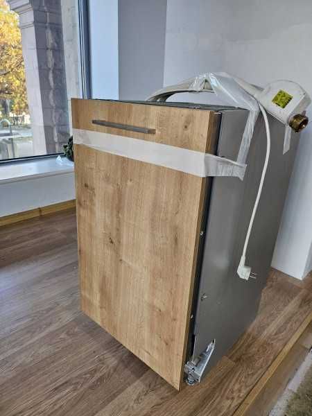 Кухненски шкафове с хладилник и миялна машина