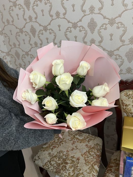 11 штук белых роз