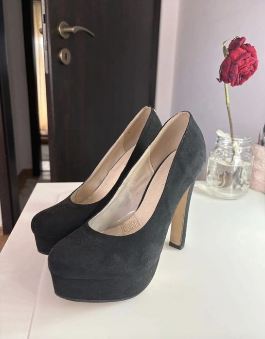 Vand pantofi cu toc