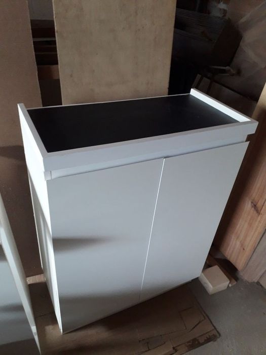 Подставка и аквариум