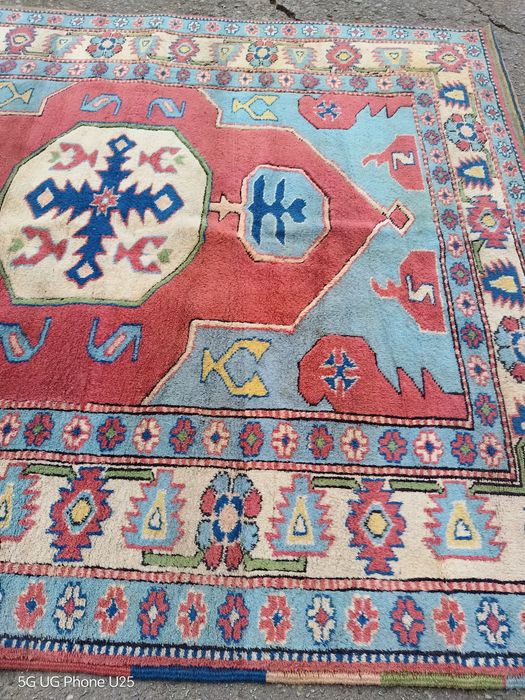 Ръчно тъкан килим