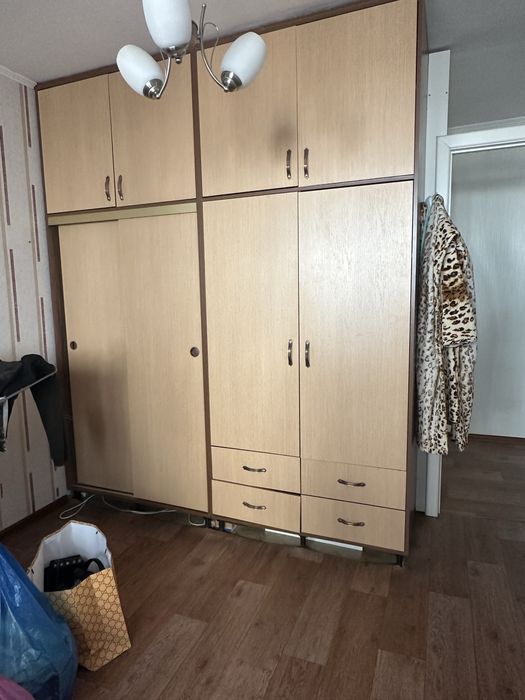 Продам шкаф двусторонний