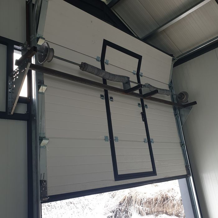 Usa de garaj Falticeni