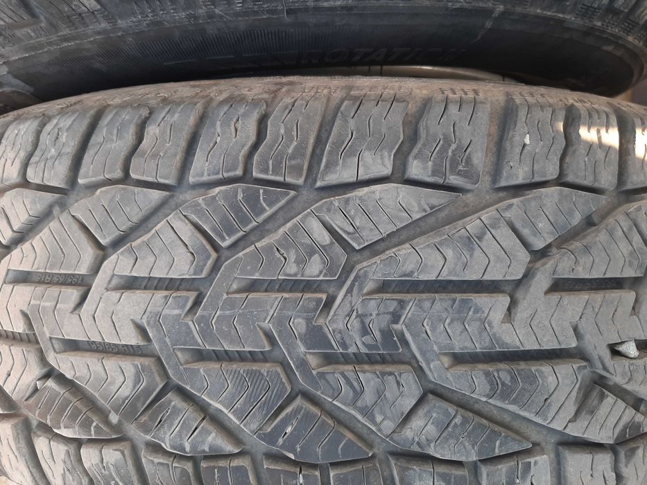 Vand jante de tabla cu anvelope de iarna ,stare foarte buna .