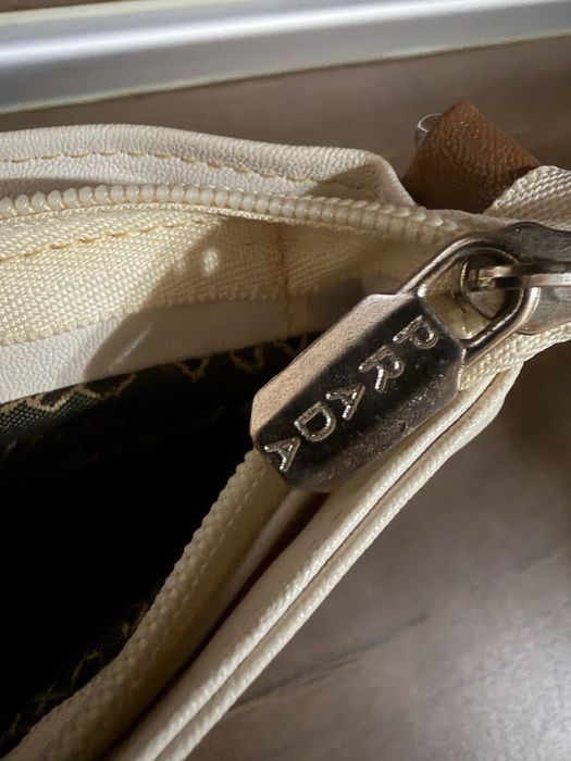 Оригинална кожена чанта Prada
