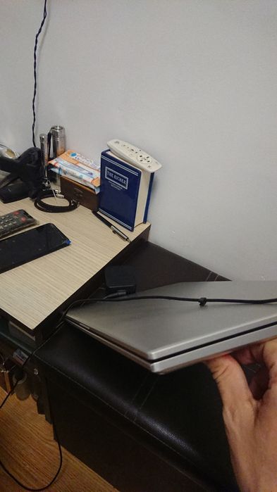 Laptop ASUS raizon.5 /8.GB RAM /M. 2TB Windows. 11 stare impecabila