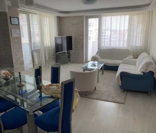 Дава се под наем Тристаен апартамент в София, Лозенец - 98 кв.м за 975 € - Снимка #1