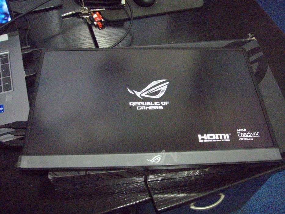 Monitor extern 17.3" FullHD 240Hz Asus ROG Strix XG17 cu probleme