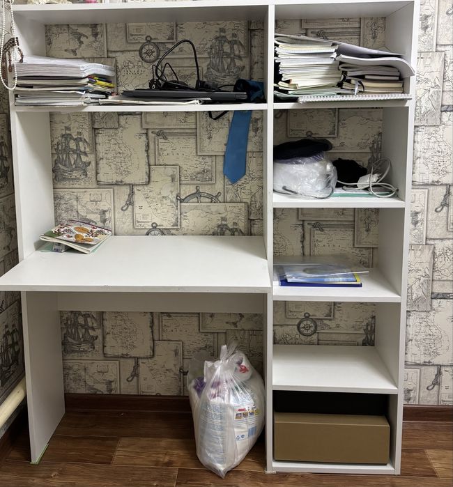 Стол обычный в хорошем состояний