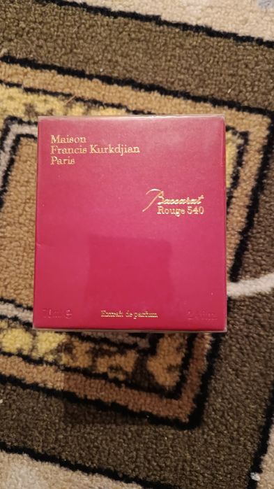 На фото нишевый аромат Baccarat Rouge 540 от дома Maison Francis Kurkd