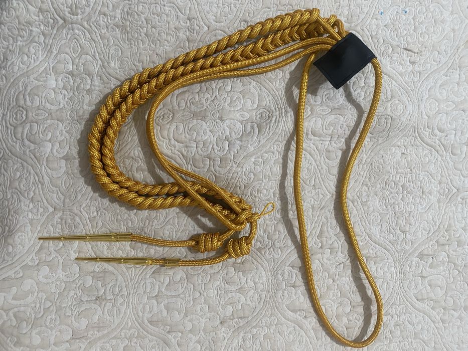 Продам ремень парадный, перчаткм, аксельбант