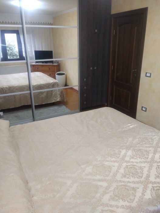 Vând apartament 3 camere 2 băi