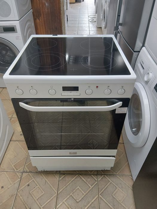 Свободно стояща печка с керамичен плот Voss Electrolux с 2 години Гаранциия