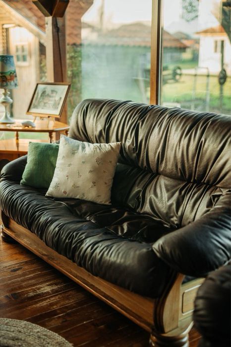 Продавам диван тройка двойка и единица