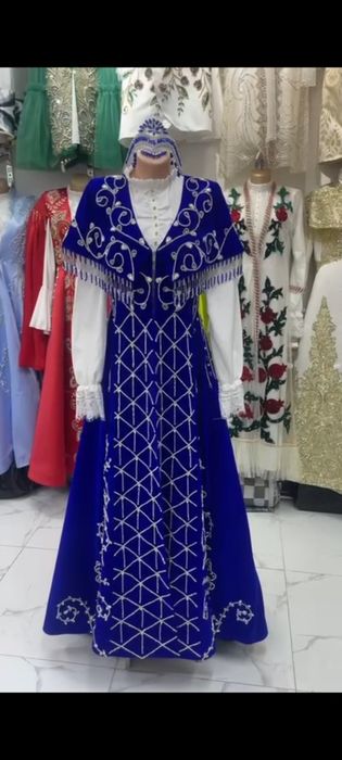 Элегантное свадебное платье с фатой