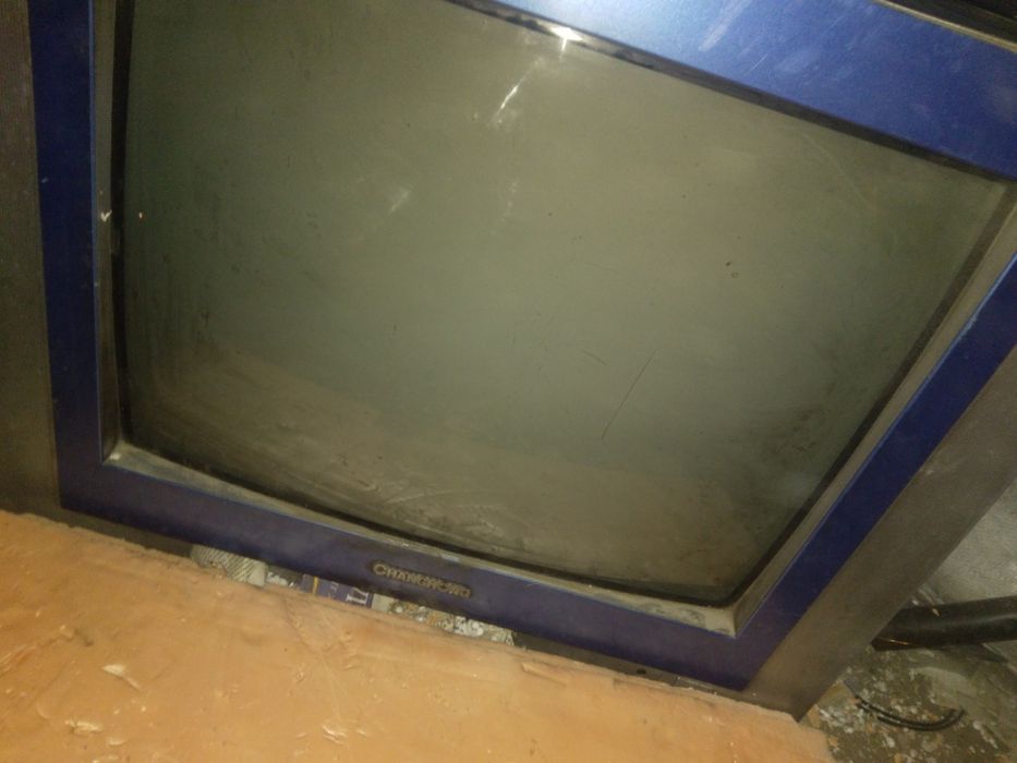 Телевизор 2 штуки,