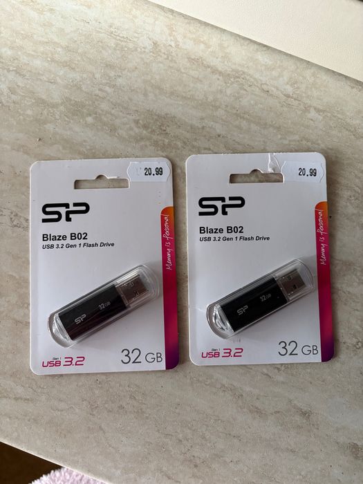 Две флашки от Yettel