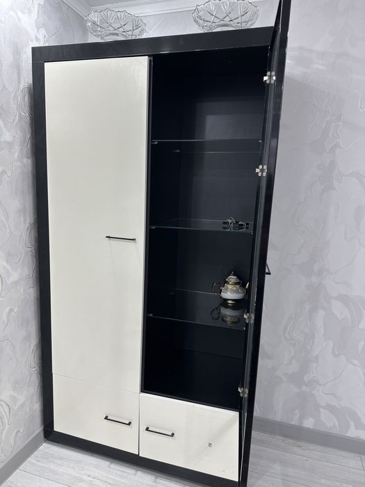 Продам сервант в гостиную