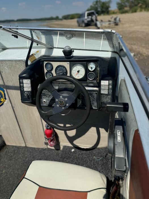 Vand/Schimb Barca Bayliner Capri 6 locuri/Cabinata cu pat