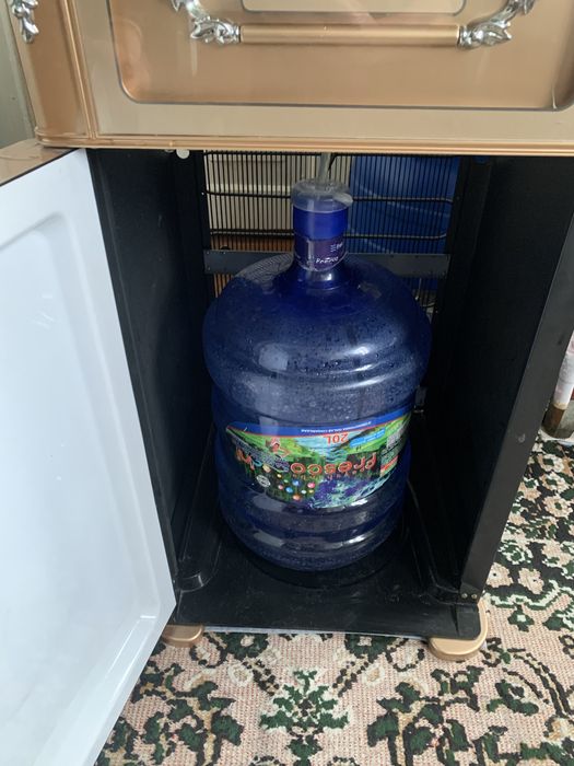 Кулер с чайником .