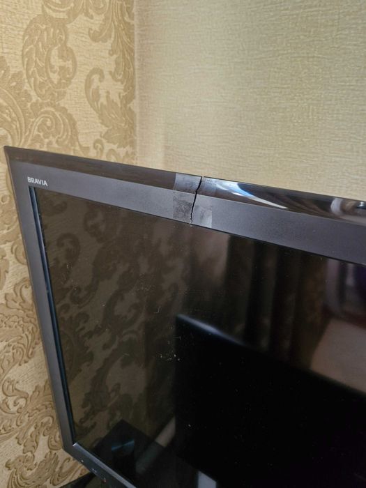 Телевизор Sony с подставкой