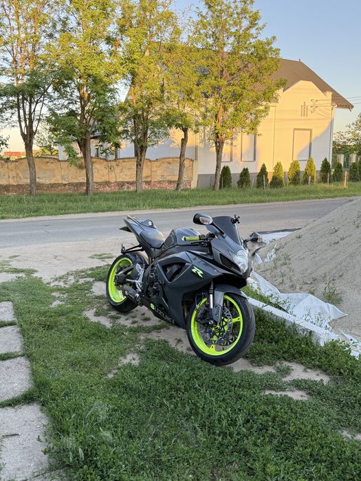 Suzuki GSX-R 600 K7 – stare impecabilă
